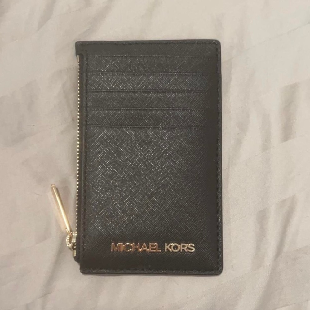 Micheal Kors Jet Set Travel Medium Top Zip Leather Case Wallet